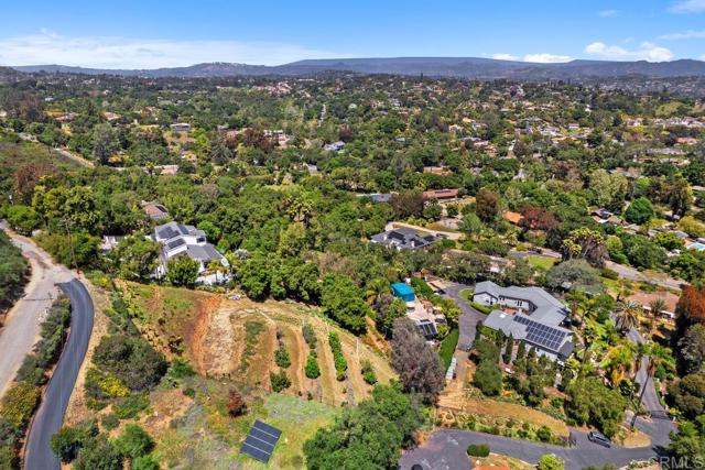 713 Quiet Hills Farm Road, Escondido CA: https://media.crmls.org/mediaz/a6e4ee87-32a1-4649-bdbc-4ae232b38ab4.jpg