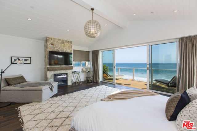23812 Malibu Road, Malibu CA: https://media.crmls.org/mediaz/a6e56424-5307-44f7-b878-debf05c5485f.jpg