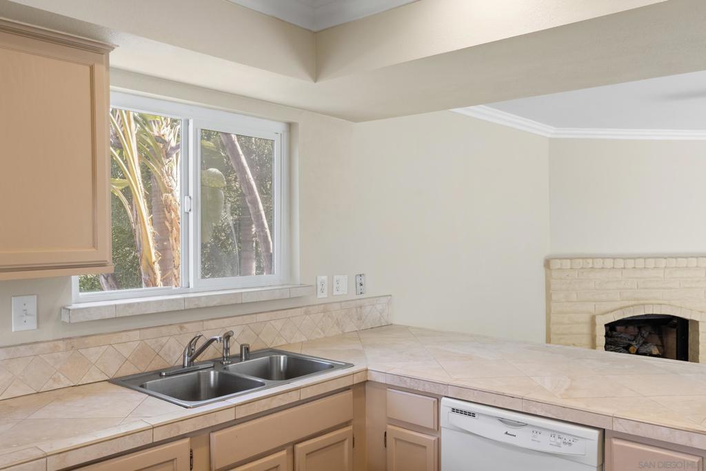 852 Diamond St - photo 11