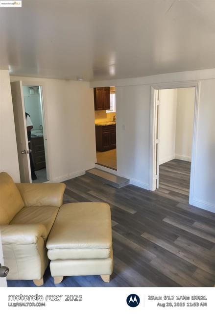 2820 LINDEN ST, Oakland CA: https://media.crmls.org/mediaz/a6e5d3f7-1869-4335-b19d-b2664e5af47f.jpg
