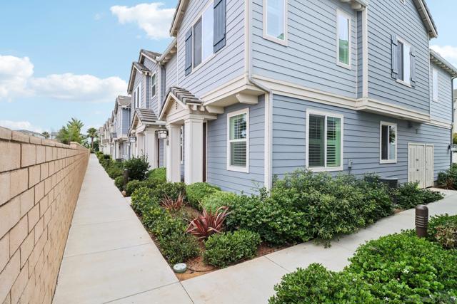 511 Surfbird Ln, Imperial Beach CA: https://media.crmls.org/mediaz/a6e62688-8880-4a34-9bdb-a7749c34317a.jpg