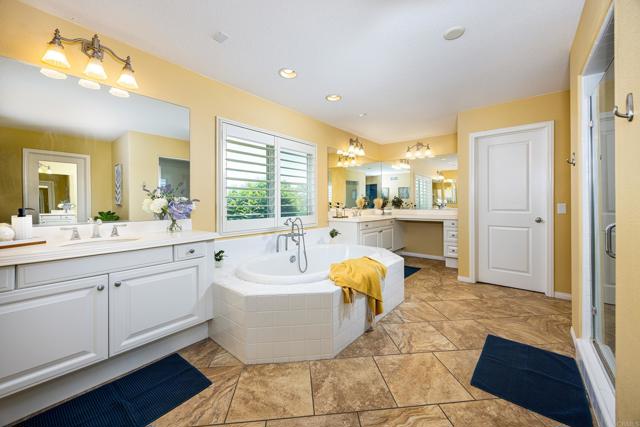 27002 Red Maple Street, Murrieta CA: https://media.crmls.org/mediaz/a6e6b864-8c88-4032-be10-9ee4bf45a521.jpg