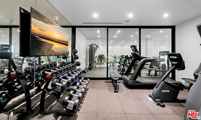 1140 Summit Drive, Beverly Hills CA: https://media.crmls.org/mediaz/a6e816de-59a6-489c-be33-ecac620acd80.jpg