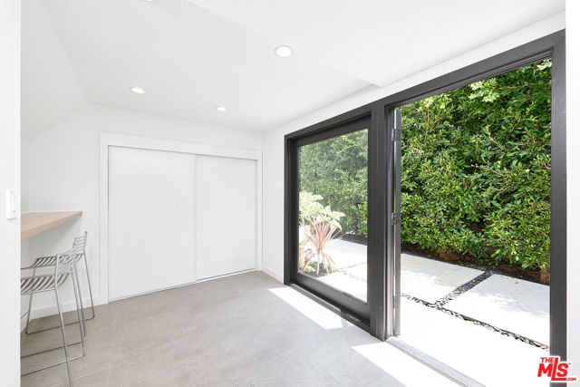 519 1/2 San Juan Avenue, Venice CA: https://media.crmls.org/mediaz/a6e8dce5-7067-4d6a-b516-88eb80302624.jpg