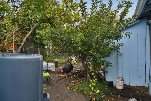 1506 52nd Ave, Oakland CA: https://media.crmls.org/mediaz/a6e9db4c-fbdb-4006-8353-b9d0039dfbb4.jpg