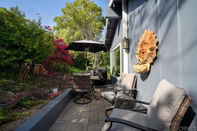 1302 El Corral Lane, San Marcos CA: https://media.crmls.org/mediaz/a6ea2242-d0b0-44ec-af8c-268bf70f6858.jpg