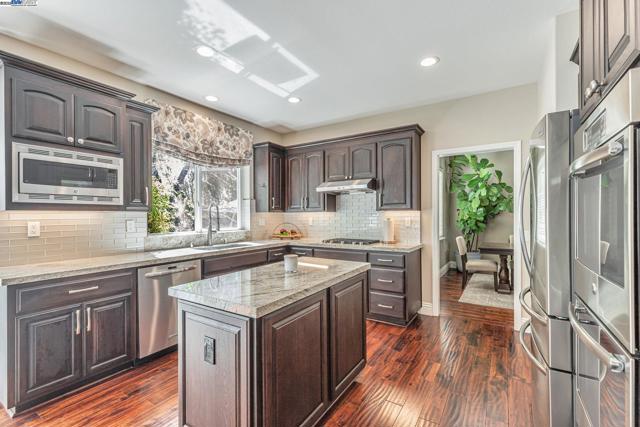 2460 Magnolia Way, Morgan Hill CA: https://media.crmls.org/mediaz/a6eb21ae-7b8e-4813-9721-b44d7e6610d1.jpg