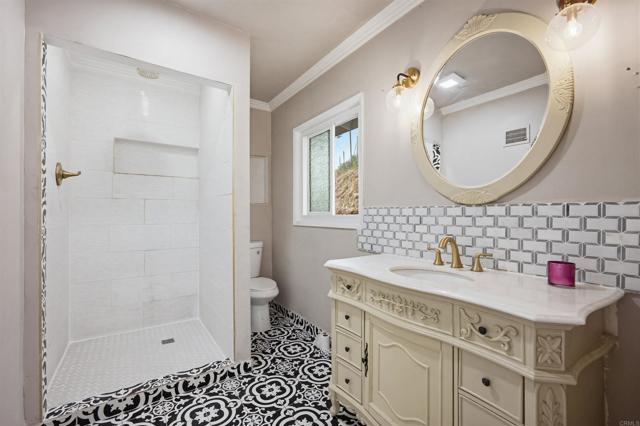 Detail Gallery Image 17 of 35 For 304 Edgerton, San Bernardino,  CA 92405 - 4 Beds | 3 Baths