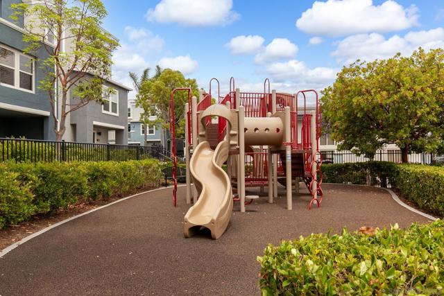 3528 Shoreline Bluff Ln, San Diego CA: https://media.crmls.org/mediaz/a6eb4627-fed0-45ae-b6ea-8faa3c34a2eb.jpg