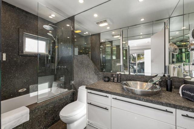 Detail Gallery Image 31 of 47 For 806 4th St, Encinitas,  CA 92024 - 5 Beds | 5/2 Baths