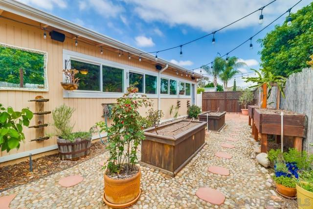 3541 Pomeroy St, San Diego CA: https://media.crmls.org/mediaz/a6ec4cd5-898f-499c-a123-01920223bb78.jpg