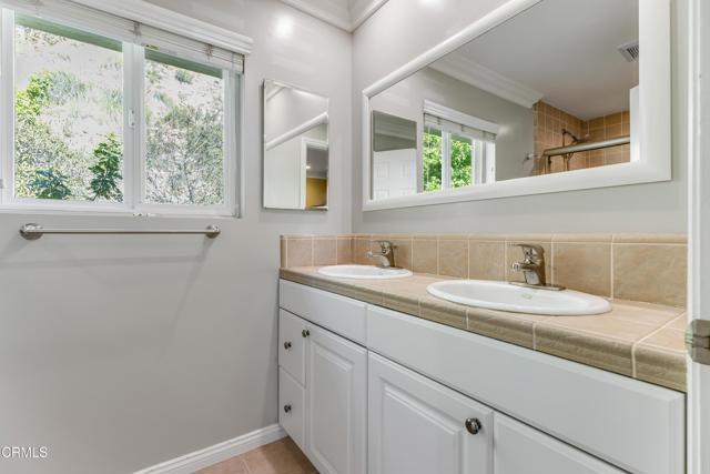 Detail Gallery Image 19 of 29 For 2503 Allanjay Pl, Glendale,  CA 91208 - 5 Beds | 4 Baths