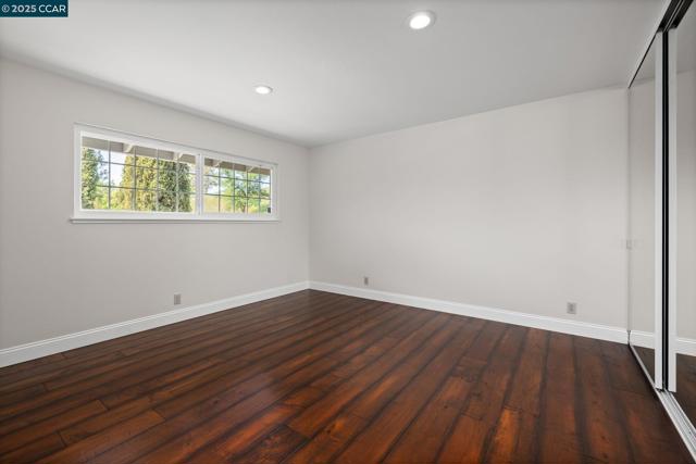 1092 Hillendale Ct, Walnut Creek CA: https://media.crmls.org/mediaz/a6ed8c03-4d9f-4184-a6d7-7bd4b02481d2.jpg