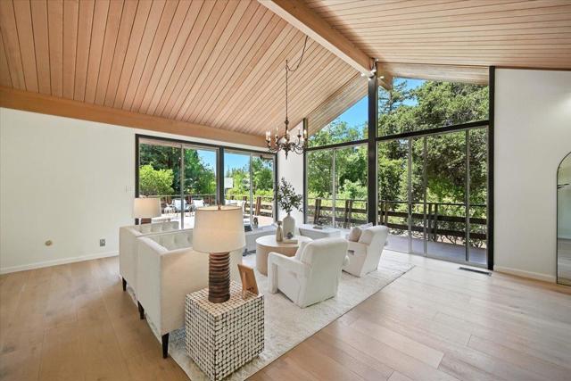 14582 Horseshoe Court, Saratoga CA: https://media.crmls.org/mediaz/a6edc567-509c-42f6-a558-21092cff89e7.jpg