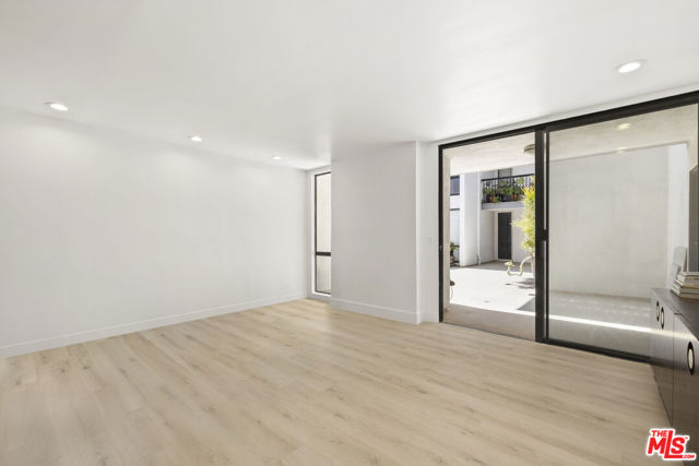 906 N Doheny Drive, West Hollywood CA: https://media.crmls.org/mediaz/a6ee6324-0c89-494a-b943-840bfe69a26b.jpg