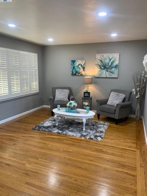 808 Martin Blvd, San Leandro CA: https://media.crmls.org/mediaz/a6ee854a-96e9-4b6c-861e-d40a01a3feb7.jpg