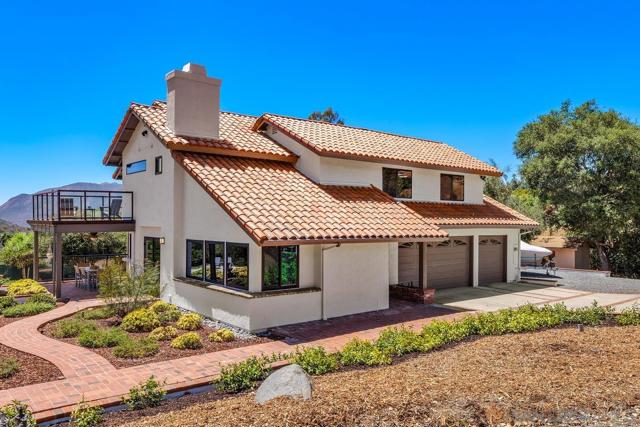 3453 Via Loma Vista, Escondido CA: https://media.crmls.org/mediaz/a6ee8e15-54d4-40f9-9103-64c2bb87a855.jpg