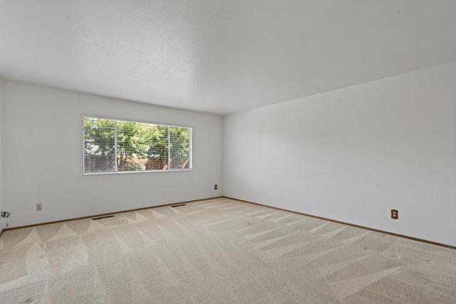 1500 Sunset Drive, Hollister CA: https://media.crmls.org/mediaz/a6eec00e-c2fa-4c5e-91d1-007395436728.jpg