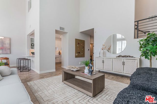 7100 Playa Vista Drive, Playa Vista CA: https://media.crmls.org/mediaz/a6eedac8-4f91-4858-90a9-c38e637e2651.jpg