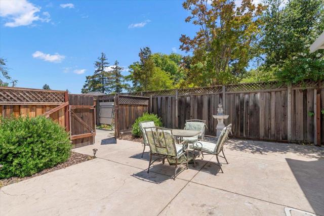 15570 Loma Vista Avenue, Los Gatos CA: https://media.crmls.org/mediaz/a6ef263c-7292-4e04-8893-cfef14956b78.jpg