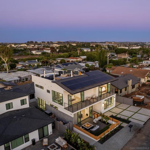 5140 Los Robles Drive, Carlsbad CA: https://media.crmls.org/mediaz/a6ef37d3-2703-41b6-b52d-b82d10244df2.jpg