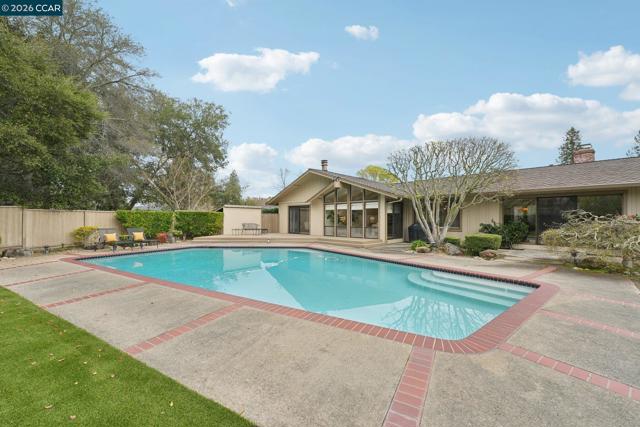 Image 38 of 44 For 34 Sherwood Ct