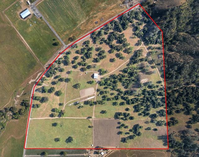 770 Limekiln Road, Hollister CA: https://media.crmls.org/mediaz/a6ef620a-e8de-4cae-8c99-6c5a2d21636e.jpg