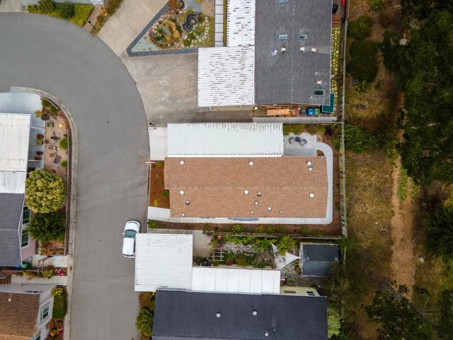 22 Seascape Drive, Half Moon Bay CA: https://media.crmls.org/mediaz/a6ef9caf-0aa1-47a3-8e26-72ed20ca0d50.jpg
