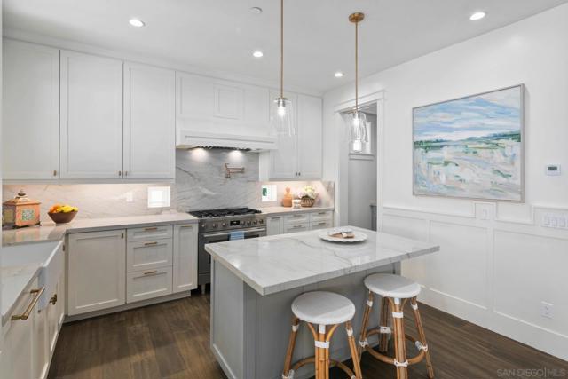 552 G Avenue, Coronado CA: https://media.crmls.org/mediaz/a6efb3ff-7bd4-43f8-88ad-976ca7cc007f.jpg
