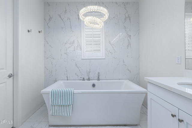469 Pecana Street, Camarillo CA: https://media.crmls.org/mediaz/a6efc16a-ccf1-4ad3-818b-f40b2c44d093.jpg