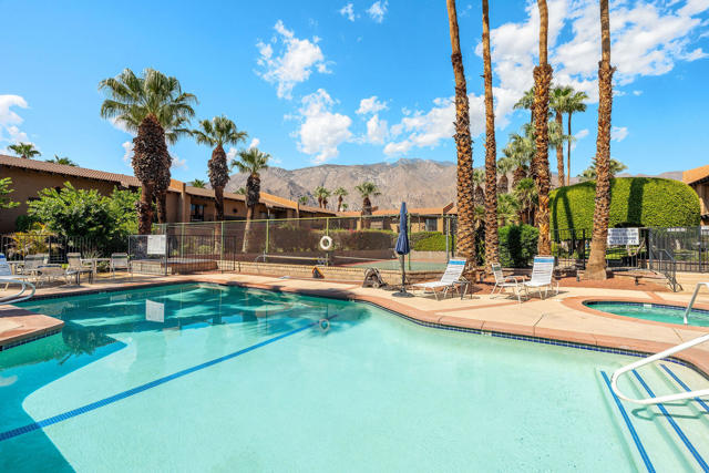 291 E Mel Avenue, Palm Springs CA: https://media.crmls.org/mediaz/a6f040dd-9f49-4d5b-a7bc-3b55e5c29fe2.jpg