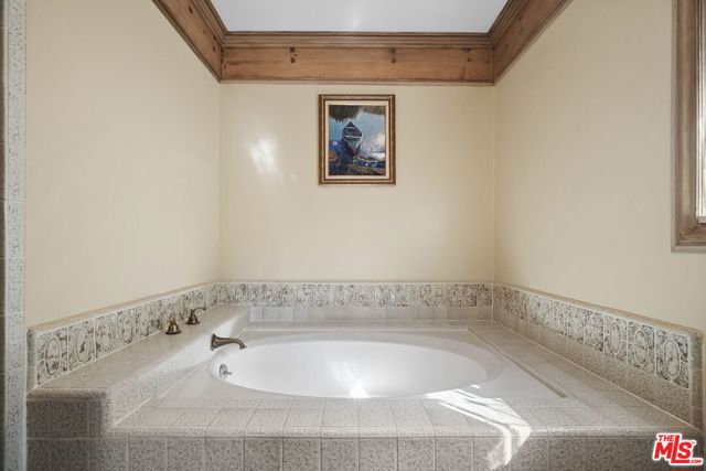 1610 N Beverly Drive, Beverly Hills CA: https://media.crmls.org/mediaz/a6f08a07-80c0-480a-839b-a60b0c8ca44e.jpg