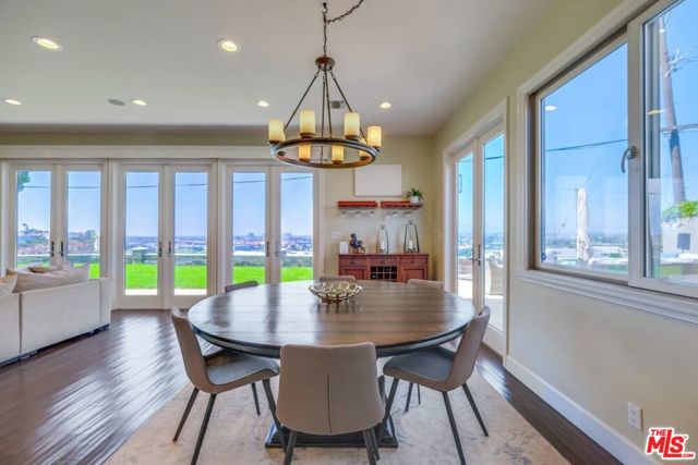 6537 Hedding Street, Los Angeles CA: https://media.crmls.org/mediaz/a6f0f4a7-7736-4d8b-83e5-47aa6b82e02a.jpg