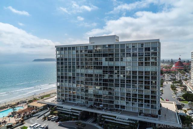 1750 Avenida del Mundo, Coronado CA: https://media.crmls.org/mediaz/a6f143b4-bcf0-4e0d-81c4-59c3588de833.jpg