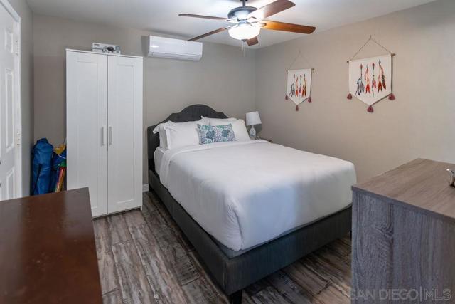 845 Beryle st unit A, San Diego CA: https://media.crmls.org/mediaz/a6f1e881-24b0-4e68-bab2-5dfecde3256a.jpg