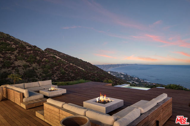4310 Encinal Canyon Road, Malibu CA: https://media.crmls.org/mediaz/a6f22019-f3d1-4453-b3b3-e6363f1d4887.jpg