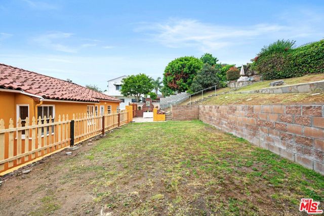 3715 Homeland Drive, View Park CA: https://media.crmls.org/mediaz/a6f2724a-5702-47ec-a5ca-1e6848972674.jpg