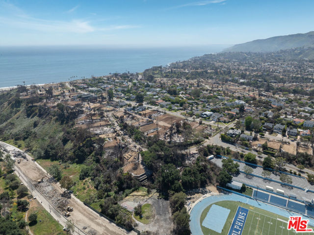 651 Erskine Drive, Pacific Palisades CA: https://media.crmls.org/mediaz/a6f288f0-fbb1-4d6e-a296-43a8536b4632.jpg