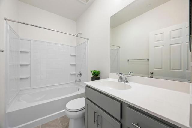 1871 Hydrangea Drive, Hollister CA: https://media.crmls.org/mediaz/a6f2ce40-4fae-491d-9be3-27f1fd3dc248.jpg