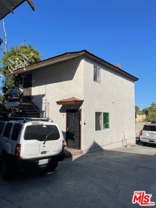 524 N Cummings Street, Los Angeles CA: https://media.crmls.org/mediaz/a6f310cd-70ed-4d17-90ba-a66fba4ade95.jpg