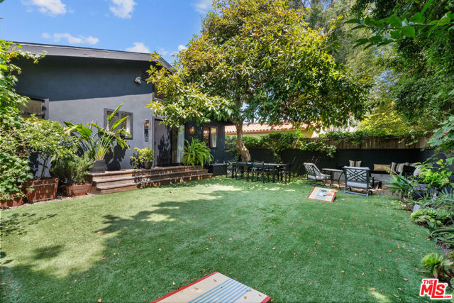 3775 Ashwood Avenue, Los Angeles CA: https://media.crmls.org/mediaz/a6f3219d-63db-4dc6-8f99-5f3c49a6339d.jpg