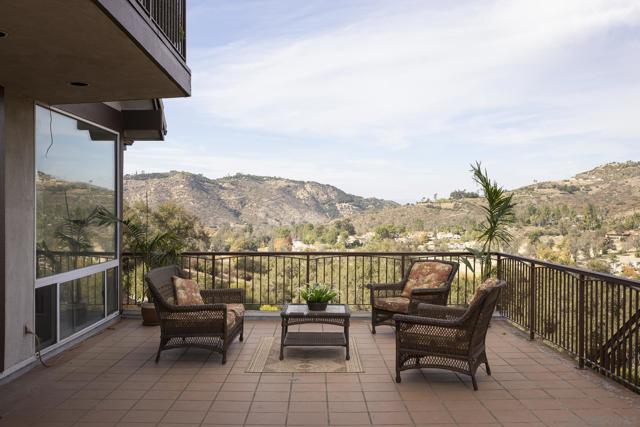29531 Gordon Hill Road, Valley Center CA: https://media.crmls.org/mediaz/a6f3c3d0-7e95-40d0-9228-f1b566b7f484.jpg