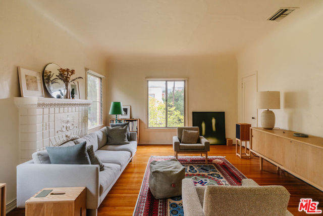 4426 Price Street, Los Angeles CA: https://media.crmls.org/mediaz/a6f48d83-57a1-42d3-975a-ac2d24841a94.jpg