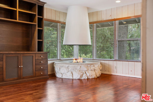 15901 High Knoll Road, Encino CA: https://media.crmls.org/mediaz/a6f49b40-3b27-4005-b52a-6be2de4adc5f.jpg