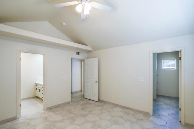 1542 E Alluvial Avenue, Fresno CA: https://media.crmls.org/mediaz/a6f5bf79-34fd-4393-a914-51d8f86548bf.jpg