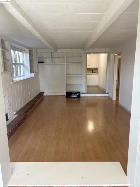 1024 Elsinore Ave, Oakland CA: https://media.crmls.org/mediaz/a6f5db67-b6c7-41e0-aa6c-9b754728fb6f.jpg