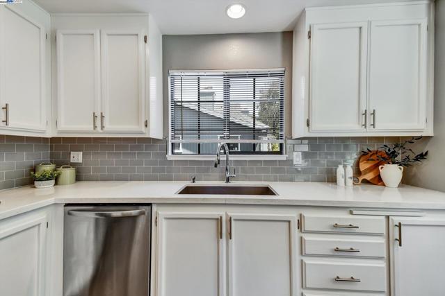 246 Canyon Woods Way, San Ramon CA: https://media.crmls.org/mediaz/a6f6f8fe-f66e-4e44-91c6-a146615345e7.jpg
