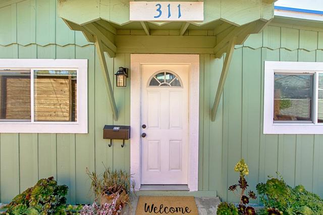 311 Mar Vista Avenue, Aptos CA: https://media.crmls.org/mediaz/a6f7d567-b9c5-4043-a689-90d89d0a0d81.jpg