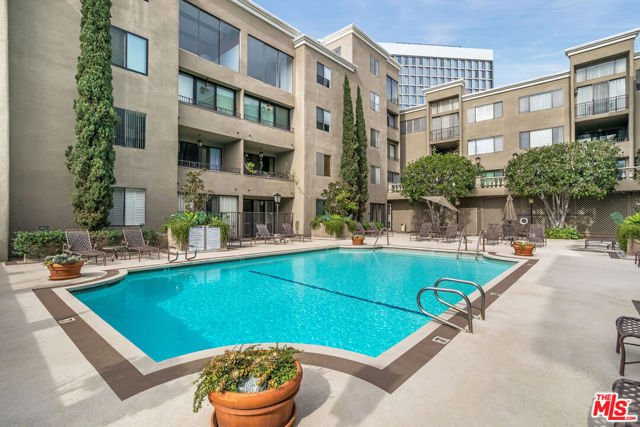8455 Fountain Avenue, West Hollywood CA: https://media.crmls.org/mediaz/a6f8122c-38f6-4074-8a06-af23b6b2a09f.jpg