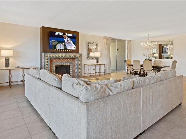 899 Island Drive, Rancho Mirage CA: https://media.crmls.org/mediaz/a6f82d4d-99b4-4714-9a6d-2c3b7b74b534.jpg